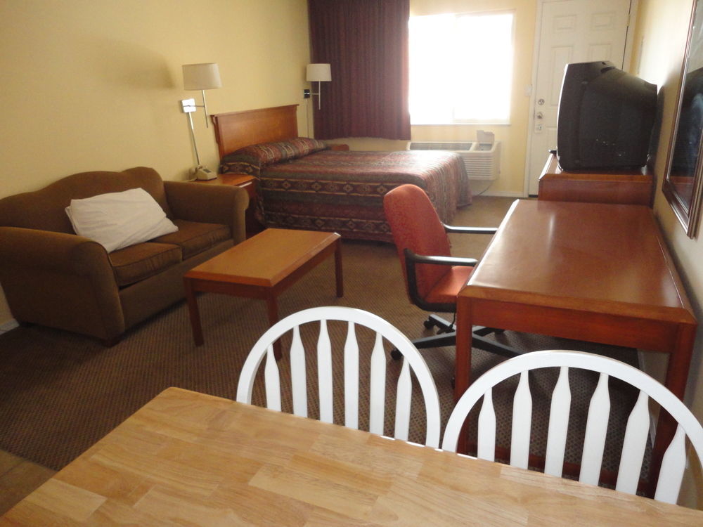 Sahara Courtyard Inn Пентиктън Екстериор снимка